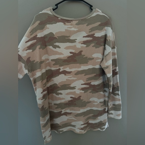 American Eagle, waffle knit camo long sleeve - Picture 3 of 3